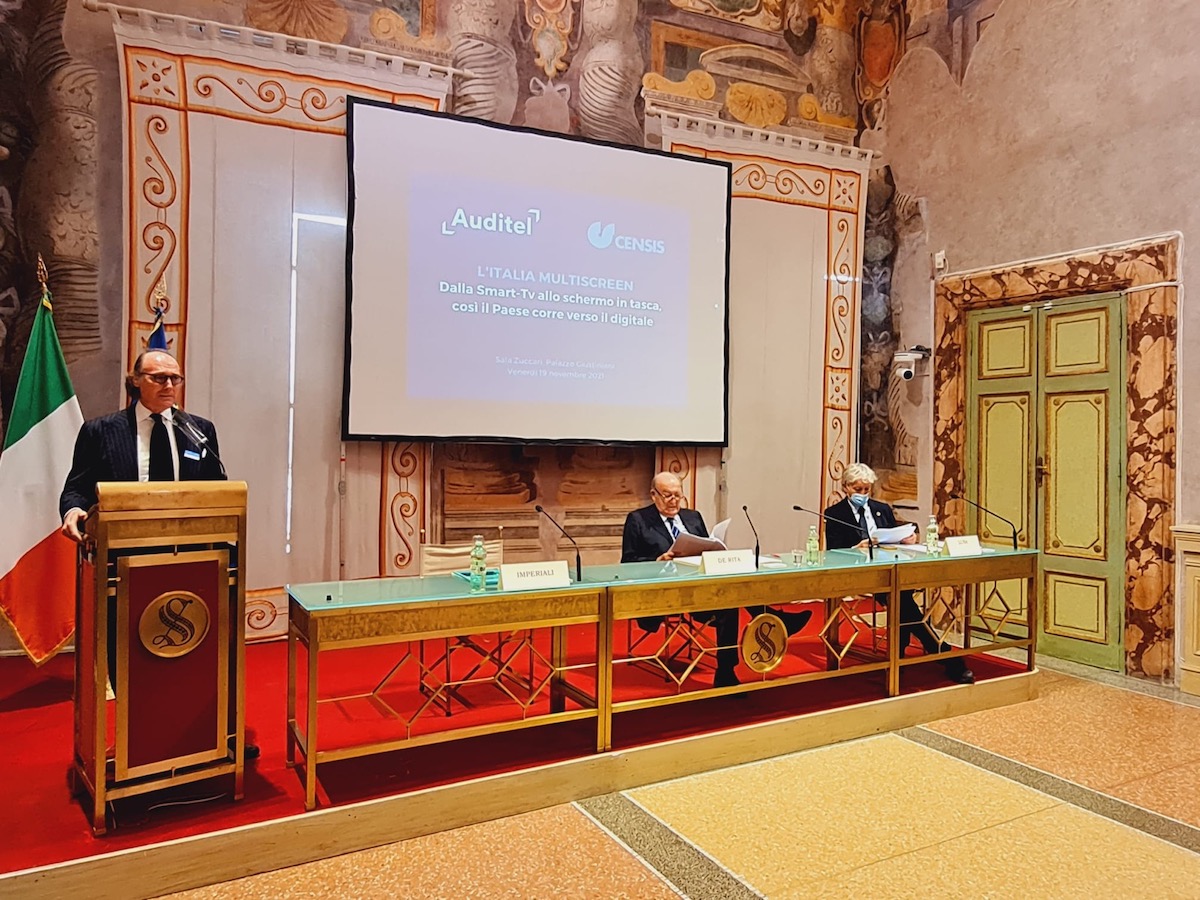 La digitalizzazione del paese viaggia attraverso uno schermo La digitalizzazione del paese viaggia attraverso uno schermo