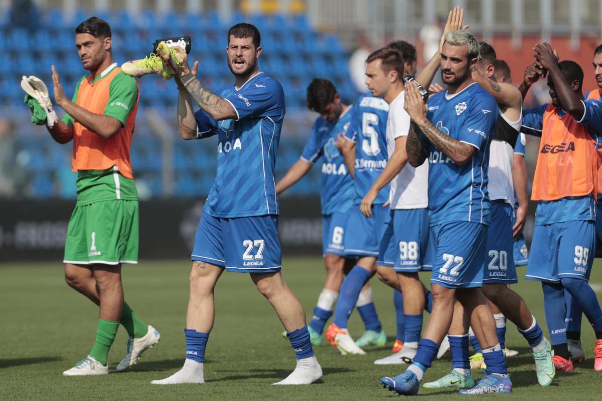 Monza-Como, derby milionario in Serie B: i fratelli Hartono sfidano Berlusconi Monza-Como, derby milionario in Serie B: i fratelli Hartono sfidano Berlusconi