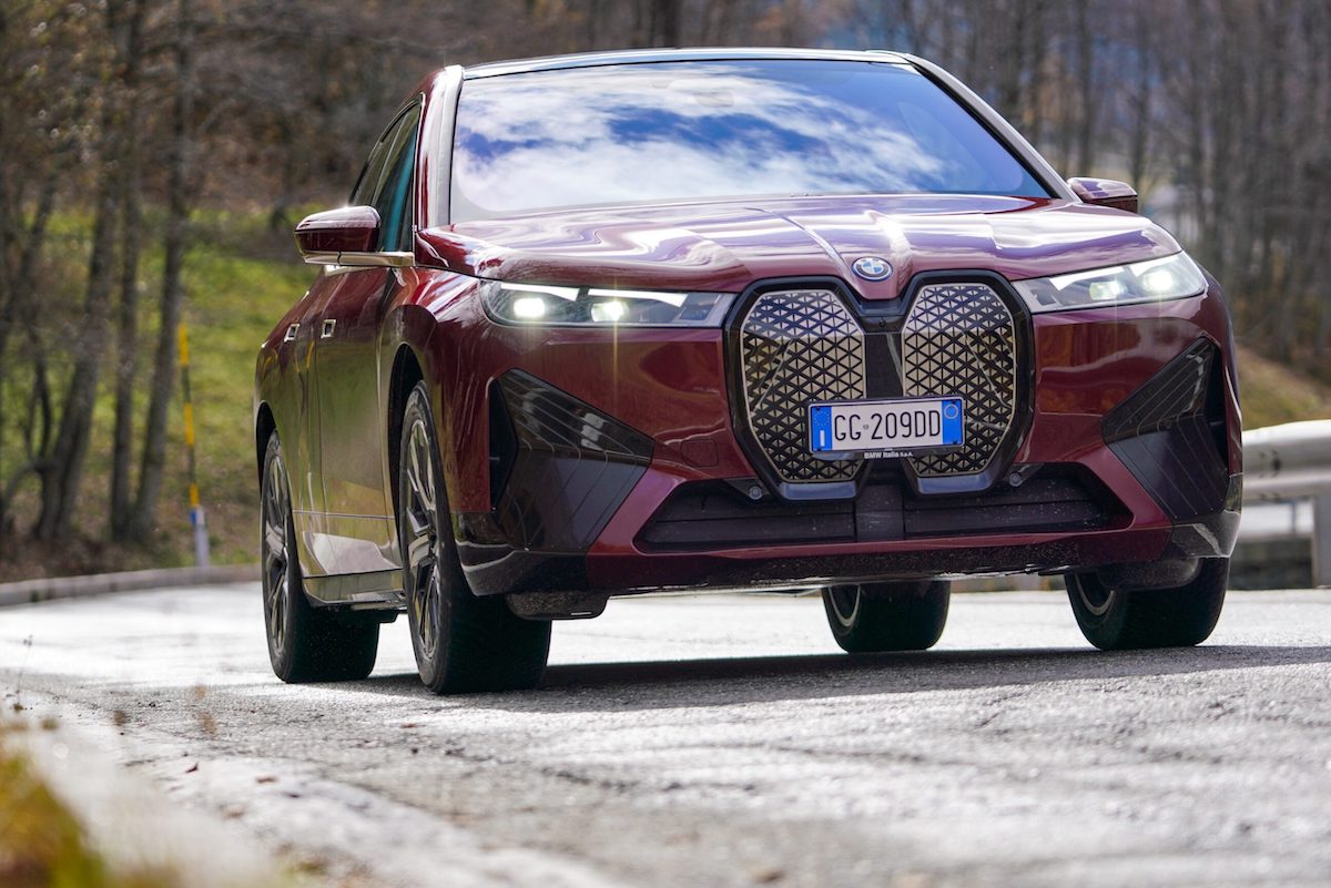 BMW iX è la nuova ammiraglia bavarese proiettata nel futuro