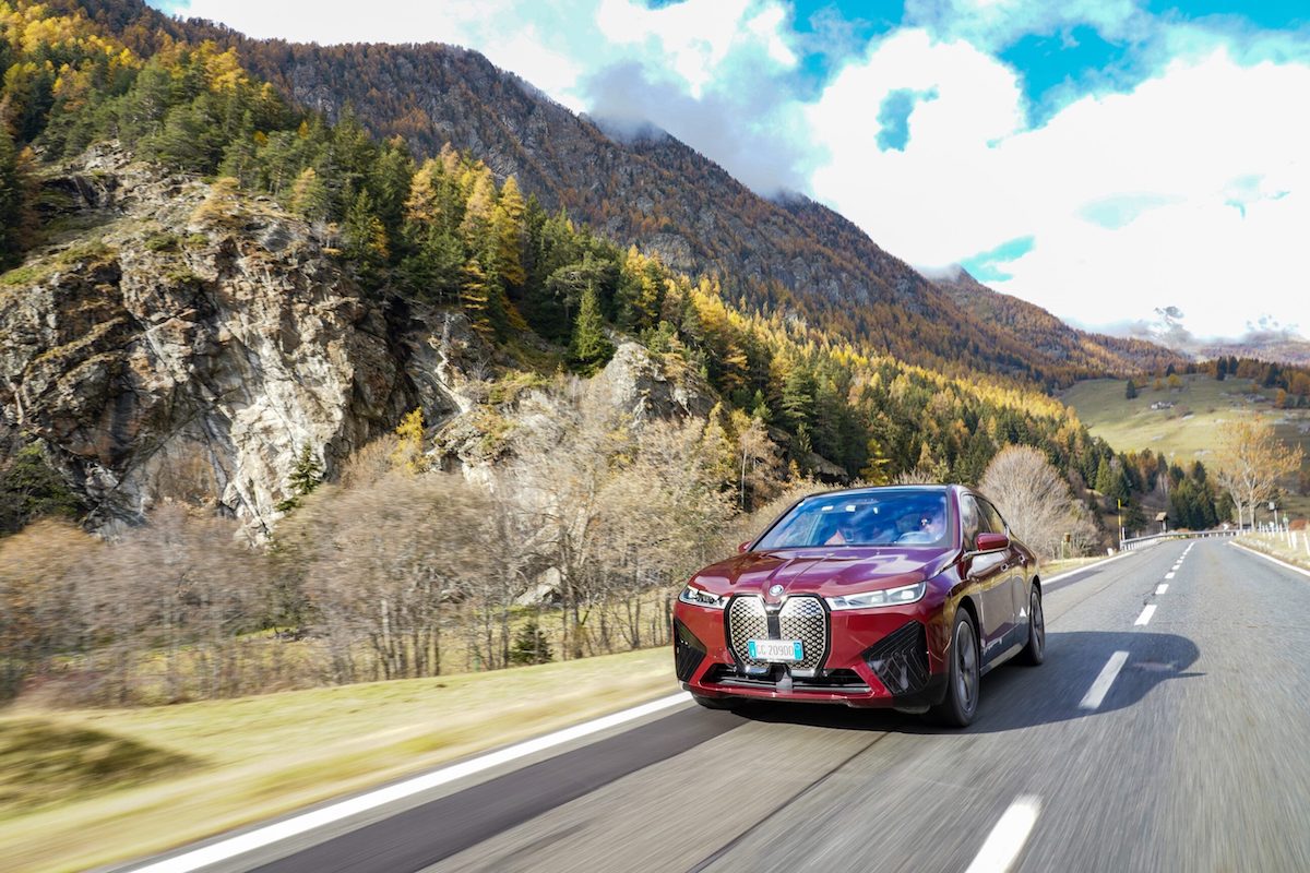 BMW iX è la nuova ammiraglia bavarese proiettata nel futuro