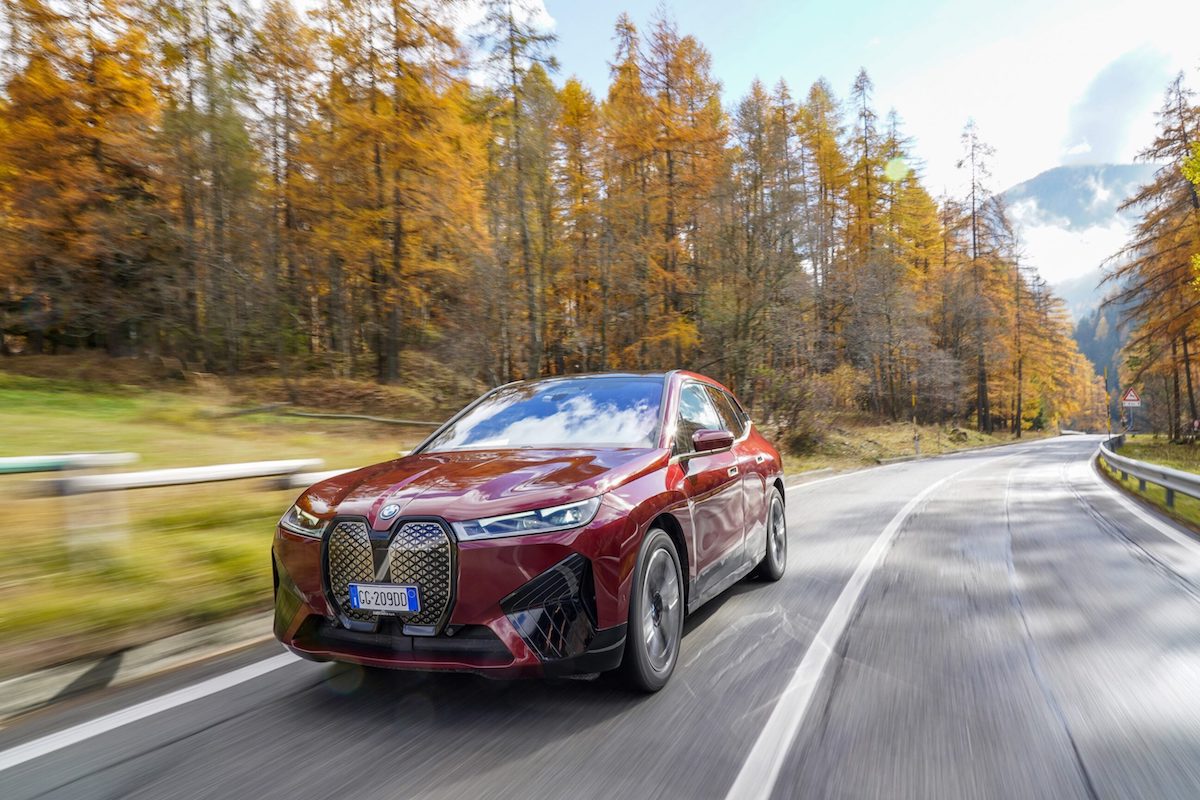BMW iX è la nuova ammiraglia bavarese proiettata nel futuro