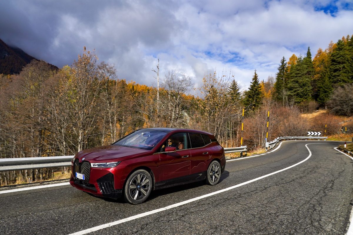 BMW iX è la nuova ammiraglia bavarese proiettata nel futuro