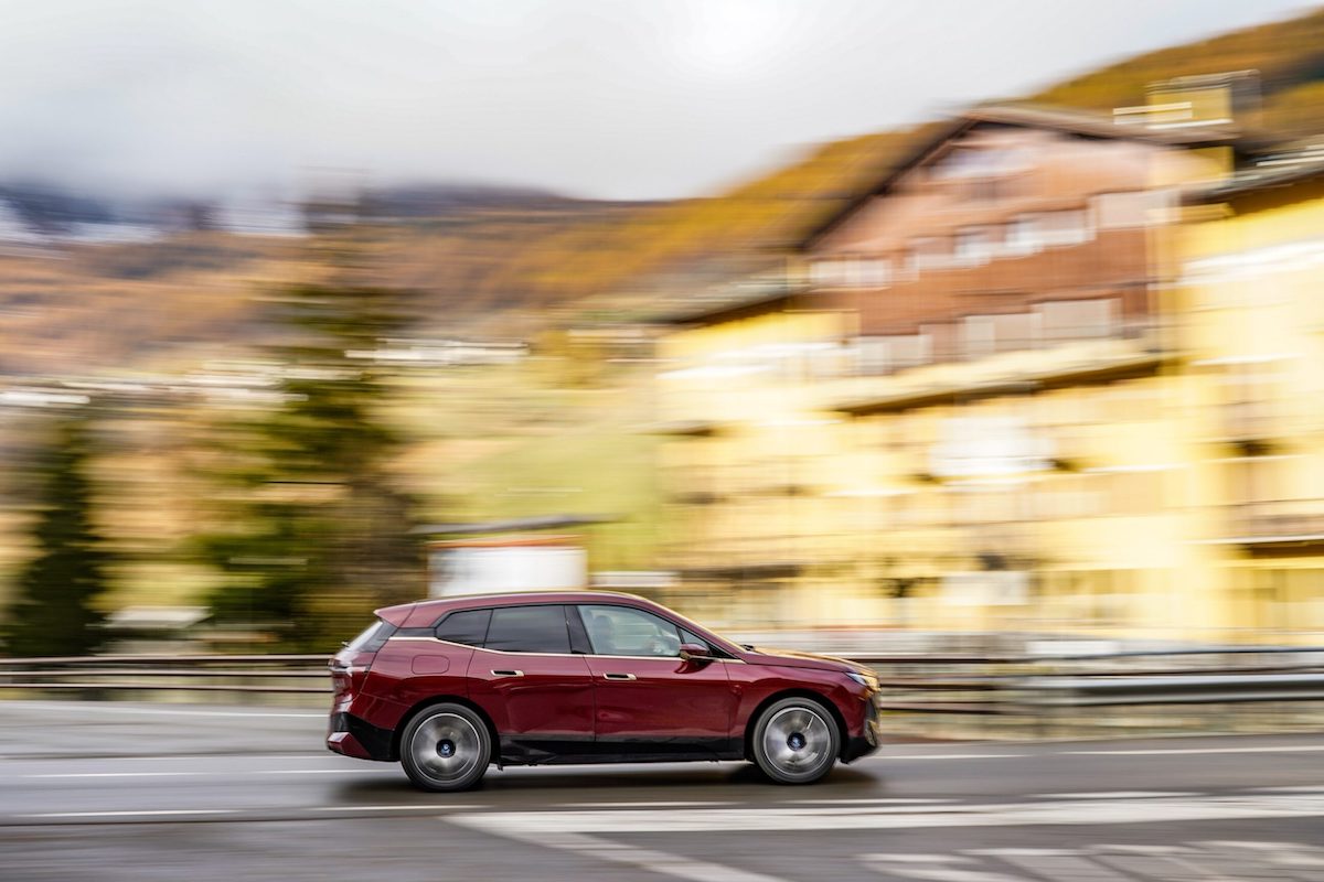 BMW iX è la nuova ammiraglia bavarese proiettata nel futuro