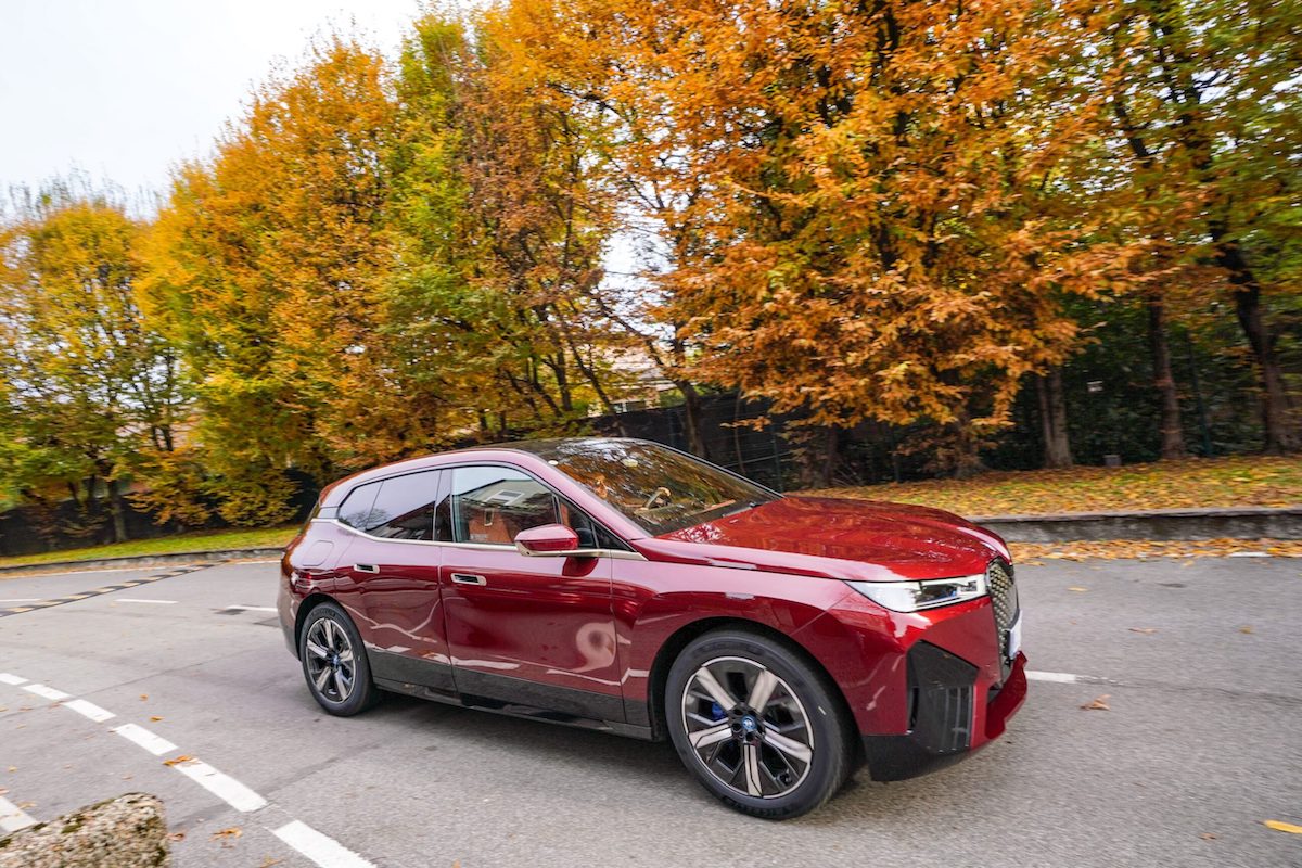 BMW iX è la nuova ammiraglia bavarese proiettata nel futuro