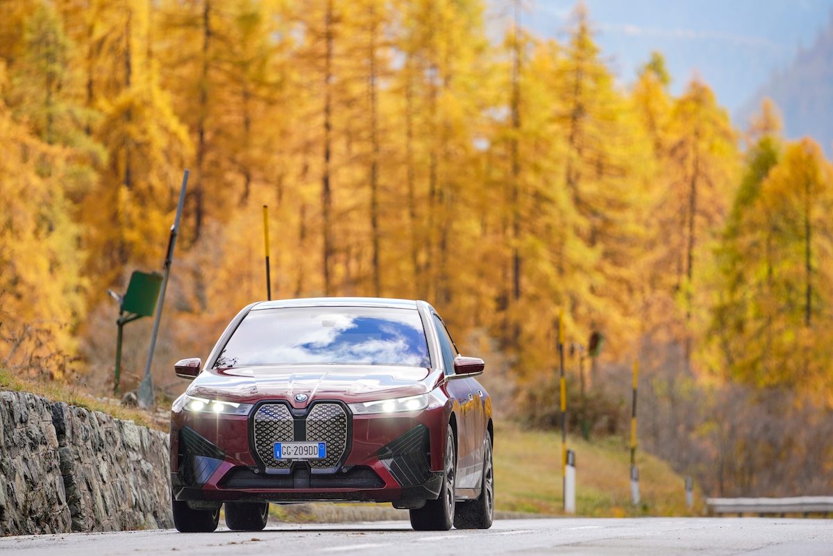 BMW iX è la nuova ammiraglia bavarese proiettata nel futuro