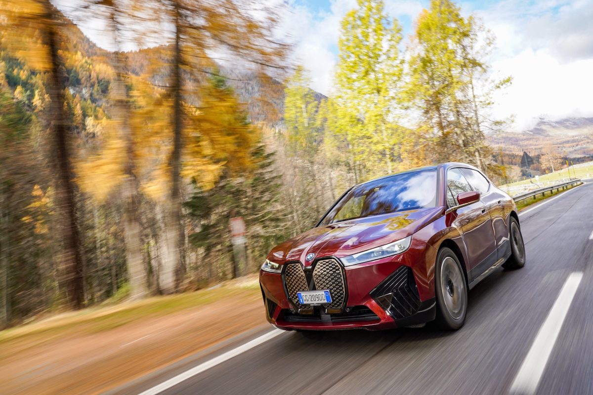 BMW iX è la nuova ammiraglia bavarese proiettata nel futuro