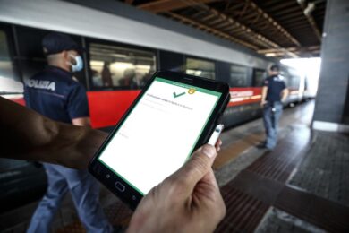 “Super Green Pass solo per vaccinati e guariti”: incontro regioni-governo