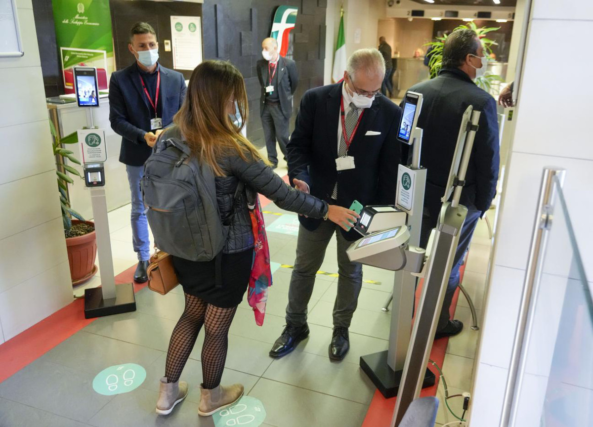 Governo, divieti per No Vax dall’arancione. Il Super Green Pass è quasi realtà Governo, divieti per No Vax dall’arancione. Il Super Green Pass è quasi realtà