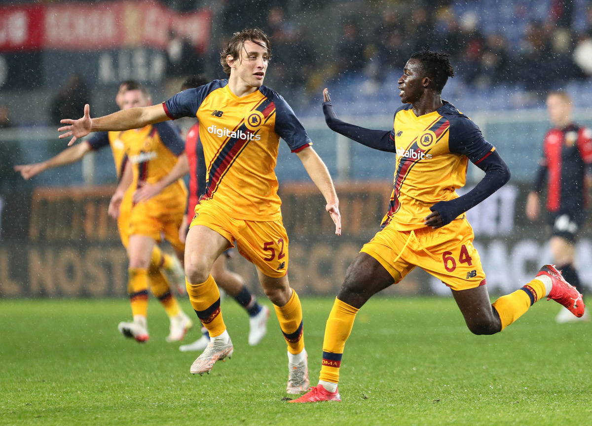 Roma, Felix Afena-Gyan ha stregato Mourinho. “Ora le scarpe promesse da 800 €” Roma, Felix Afena-Gyan ha stregato Mourinho. “Ora le scarpe promesse da 800 €”