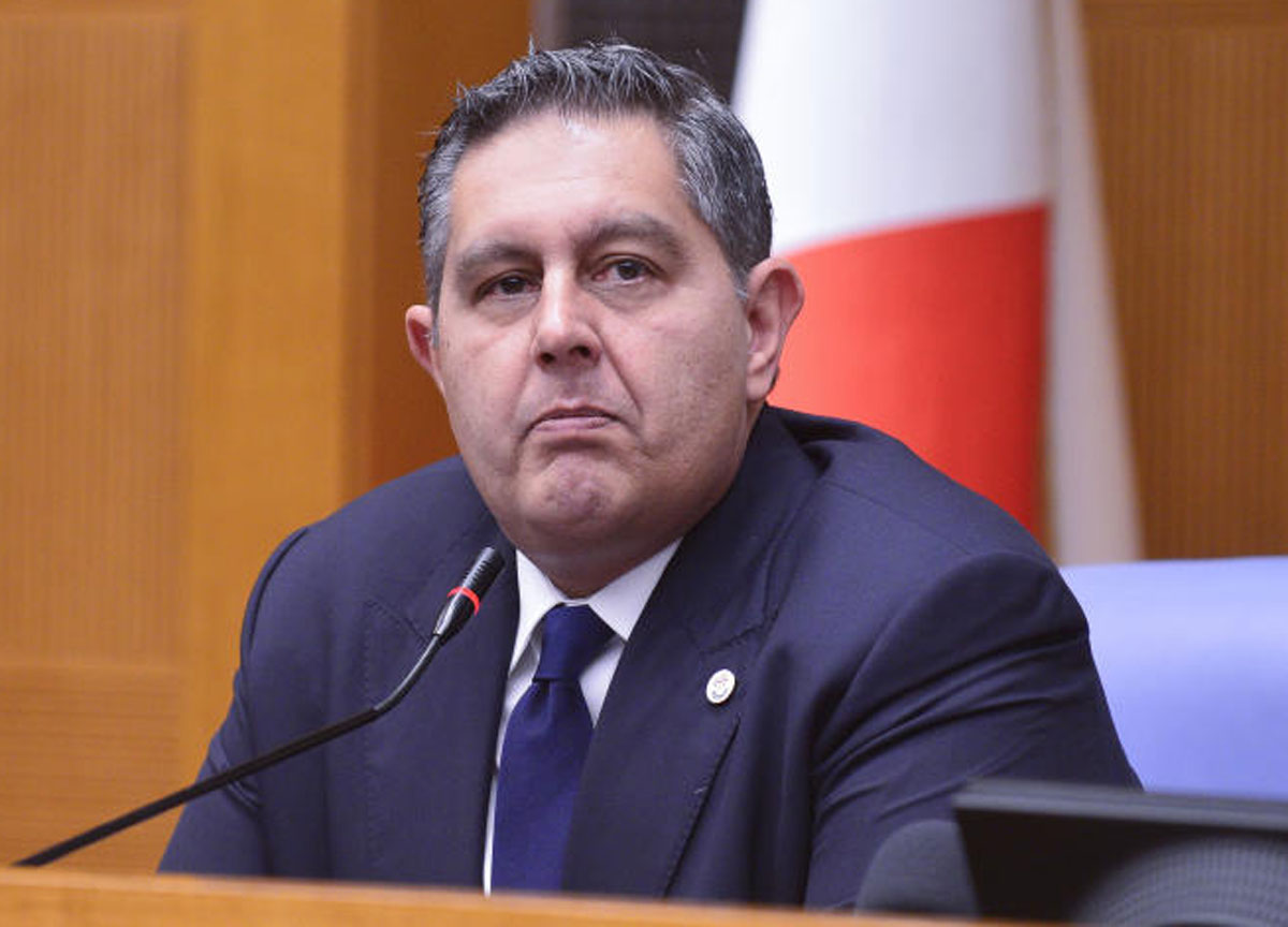 Fondazione Change, Toti come Renzi. Aperta inchiesta: finanziamento illecito Fondazione Change, Toti come Renzi. Aperta inchiesta: finanziamento illecito