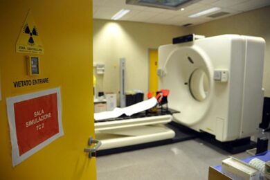 Perugia, maxi dose di radioterapia su bambino di 6 anni: due a processo