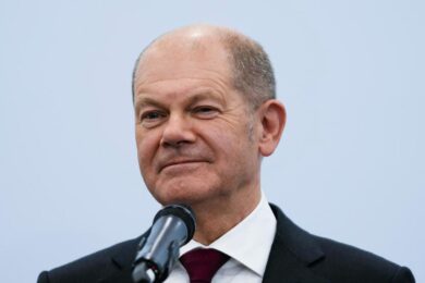 Germania, nuovo governo a guida Scholz: trovata l’intesa Spd-Verdi-Liberali