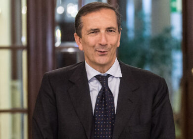 Tim, la Borsa scommette sul rialzo di Kkr: i sindacati contro l’uscita del Ceo