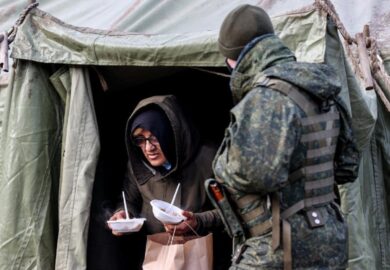 Migranti, per il 46% degli italiani maggiore apertura. Non per il 42%