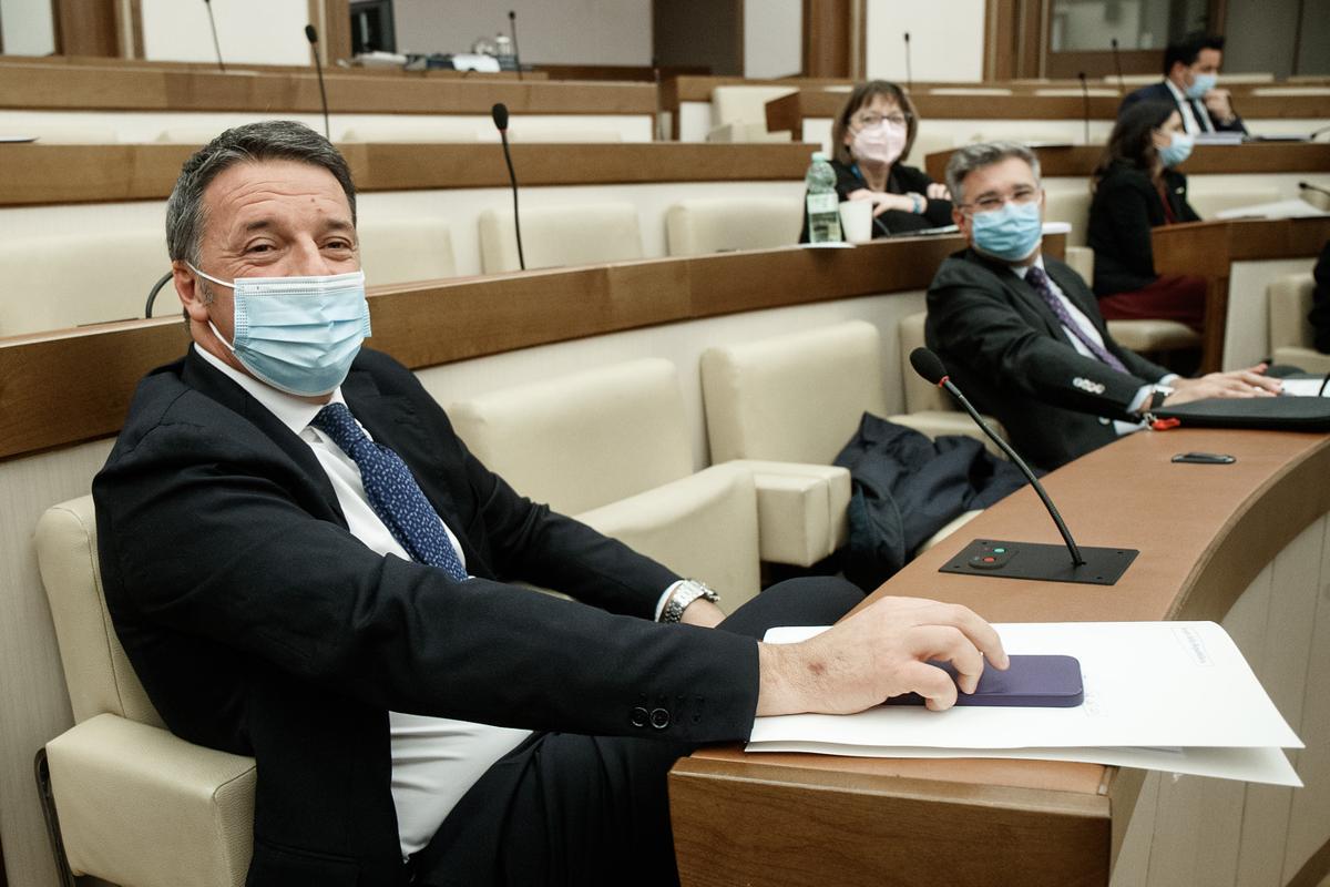 Renzi scatenato in Giunta per le immunità: attacca il pm di Firenze e Conte Renzi scatenato in Giunta per le immunità: attacca il pm di Firenze e Conte