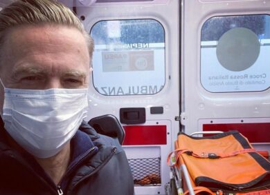 Malpensa: Bryan Adams positivo al Covid, portato in ospedale
