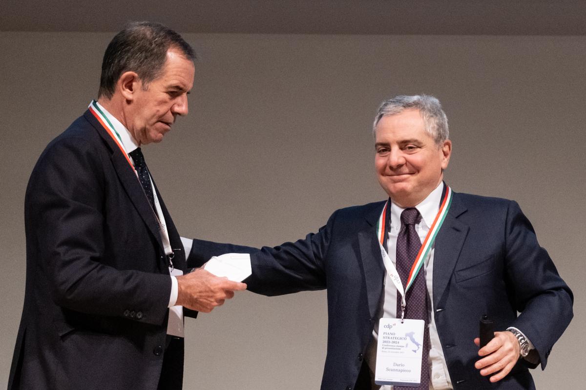 Tim,Cassa resterà nelle infrastrutture. Piano per Cdp con “muscoli e cervello” Tim,Cassa resterà nelle infrastrutture. Piano per Cdp con “muscoli e cervello”