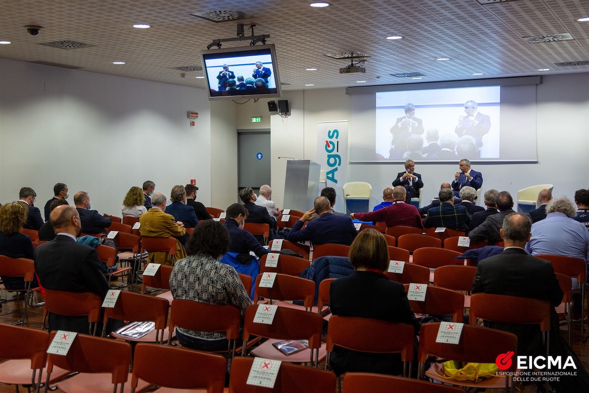 EICMA: uno sguardo al futuro delle due ruote all’insegna di sicurezza EICMA: uno sguardo al futuro delle due ruote all’insegna di sicurezza