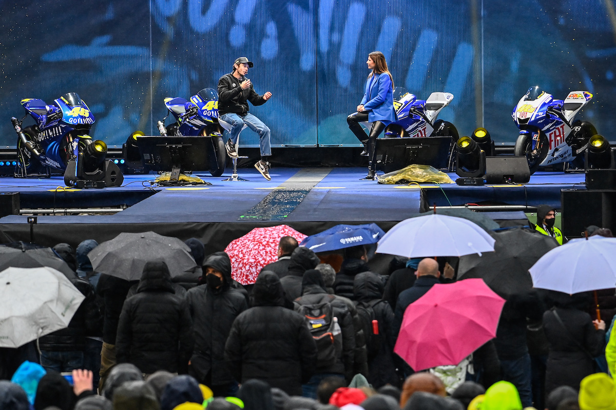 EICMA: la folla incorona la rockstar Valentino EICMA: la folla incorona la rockstar Valentino