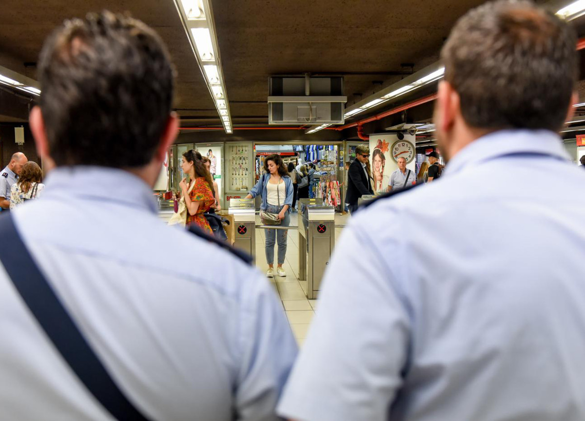 Green Pass, multe fino a 3mila €. Controlli a tappeto nei ristoranti e sui bus Green Pass, multe fino a 3mila €. Controlli a tappeto nei ristoranti e sui bus