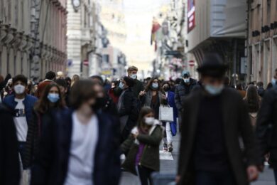 Istat, a novembre cala la fiducia dei consumatori, stabile per le imprese