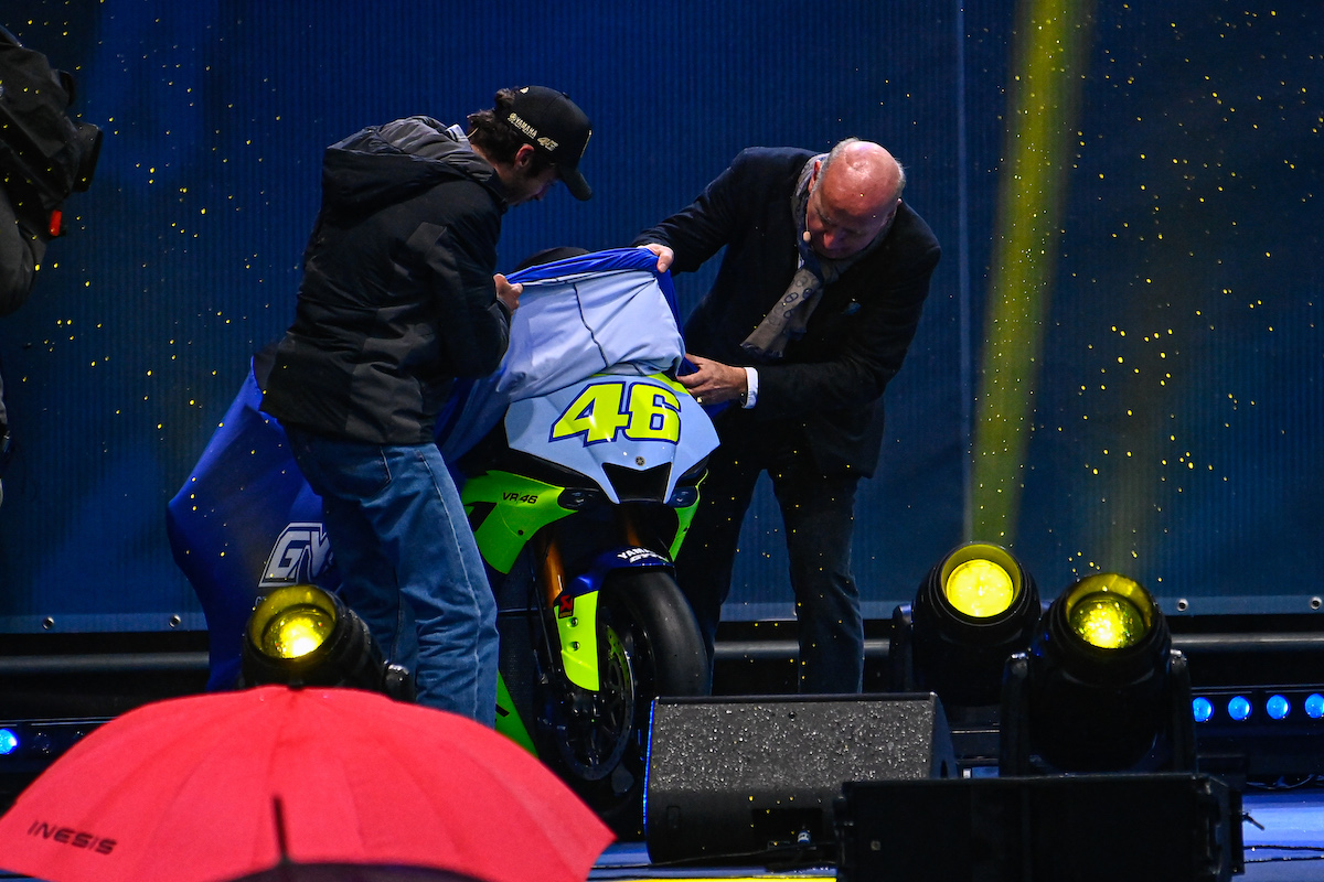 Valentino Rossi ad Eicma: l’ultimo giro di pista del campione Valentino Rossi ad Eicma: l’ultimo giro di pista del campione