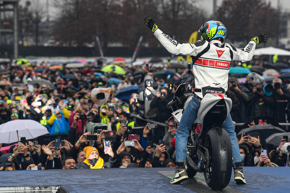 Valentino Rossi ad Eicma: l’ultimo giro di pista del campione Valentino Rossi ad Eicma: l’ultimo giro di pista del campione