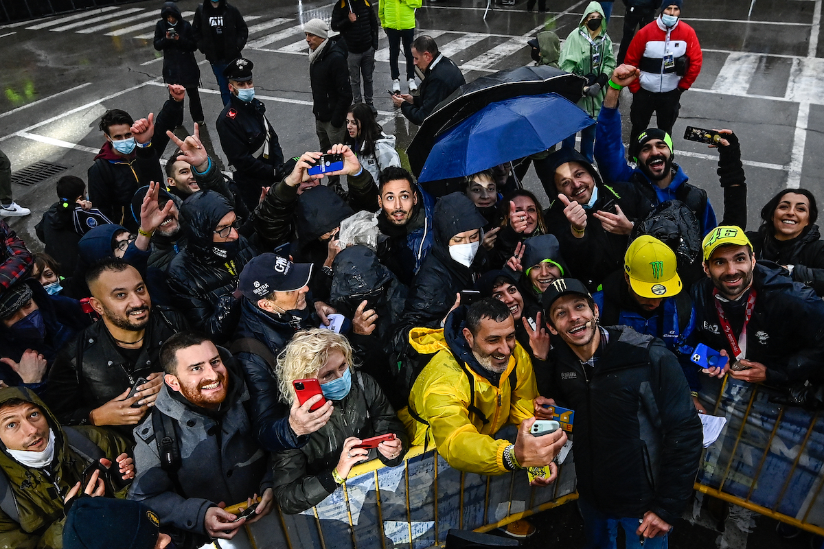 Valentino Rossi ad Eicma: l’ultimo giro di pista del campione Valentino Rossi ad Eicma: l’ultimo giro di pista del campione