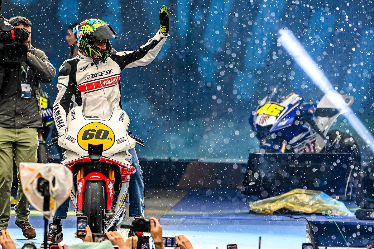 Valentino Rossi ad Eicma: l’ultimo giro di pista del campione Valentino Rossi ad Eicma: l’ultimo giro di pista del campione
