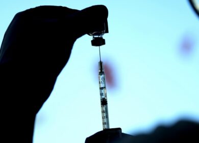 Variante Omicron, “quel test era anomalo, qualcosa non tornava”. La scoperta