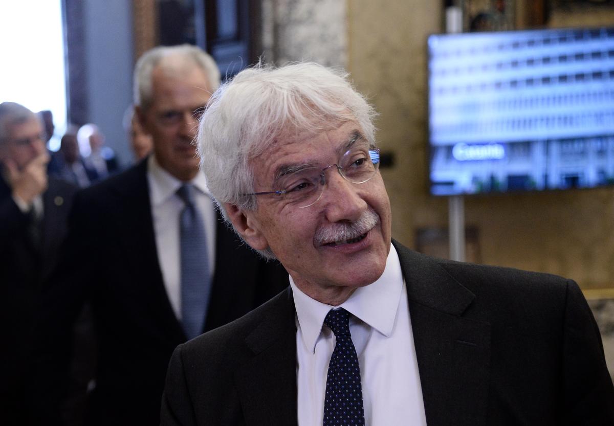 Tim, il problema dei margini nel post-Gubitosi.Non solo Dazn: i nodi irrisolti Tim, il problema dei margini nel post-Gubitosi.Non solo Dazn: i nodi irrisolti