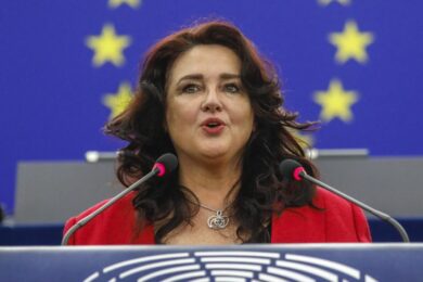 Bruxelles fa un passo indietro, ritirate le linee guida sul “Natale”