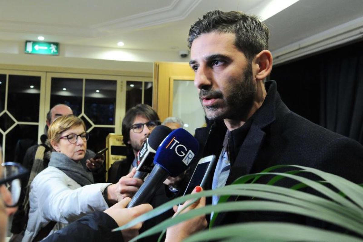 Di Battista si fa il suo movimento: gli ex 5 Stelle pronti a seguirlo Di Battista si fa il suo movimento: gli ex 5 Stelle pronti a seguirlo