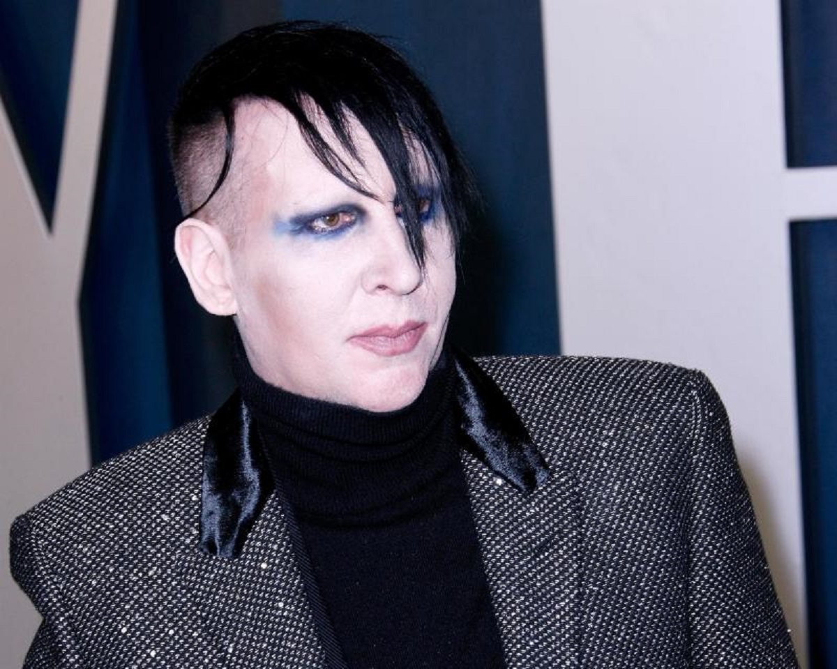 Usa, Marilyn Manson accusato di abusi: perquisita la casa della rockstar Usa, Marilyn Manson accusato di abusi: perquisita la casa della rockstar