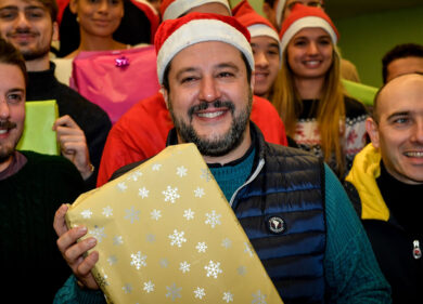 Covid, arriva il Super-Natale: l’Italia sospesa tra feste e varianti