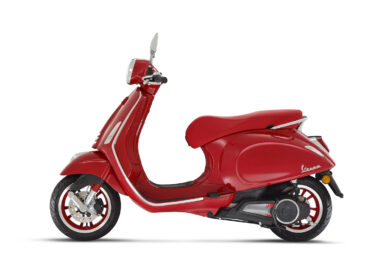 Vespa e Red  rinnovano la partnership contro l’AIDS e le pandemie