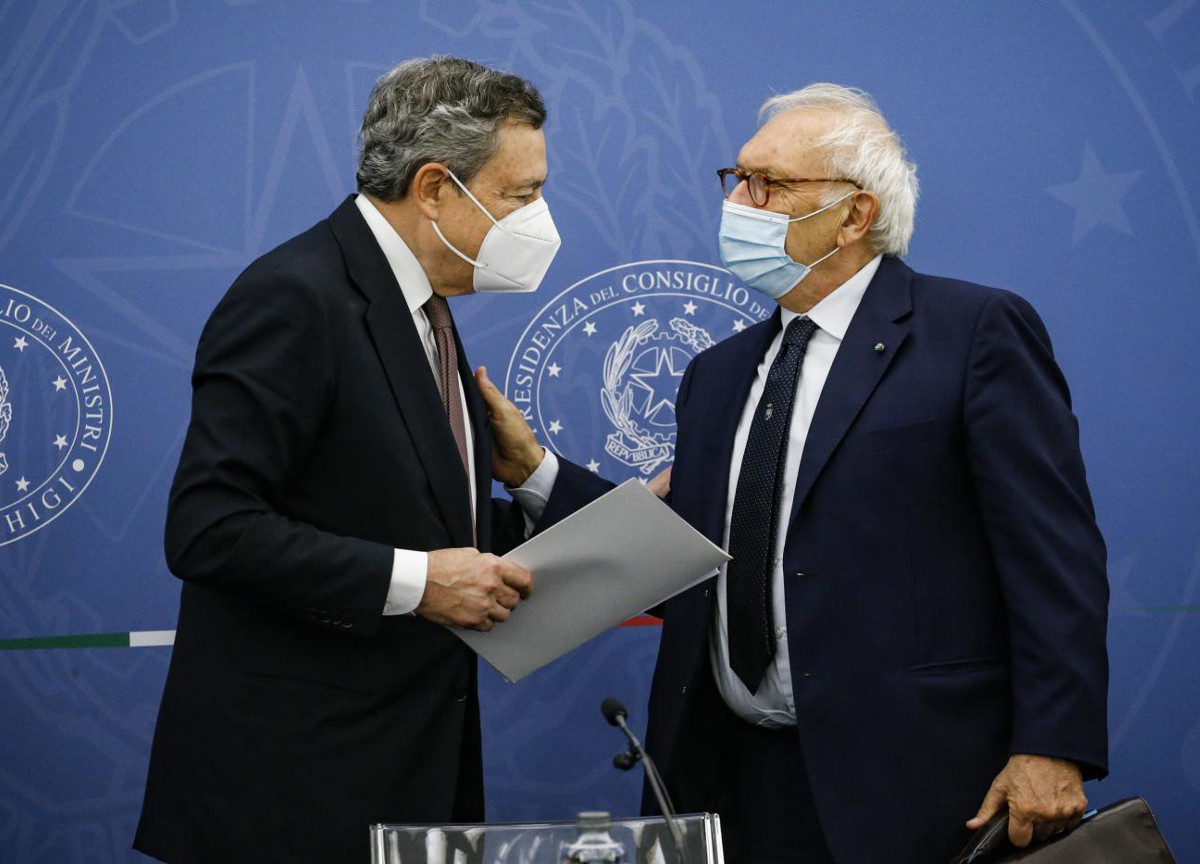 Scuola, il blitz di Draghi ferma la Dad. Il premier fa cambiare le regole Scuola, il blitz di Draghi ferma la Dad. Il premier fa cambiare le regole