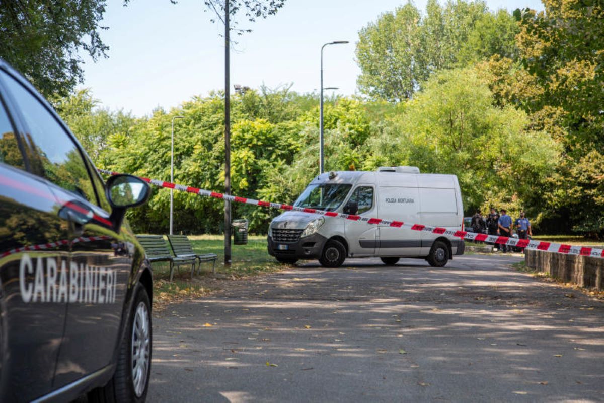 Carabiniere ferito, l’aggressore 16enne: “L’ho accoltellato per scappare” Carabiniere ferito, l’aggressore 16enne: “L’ho accoltellato per scappare”