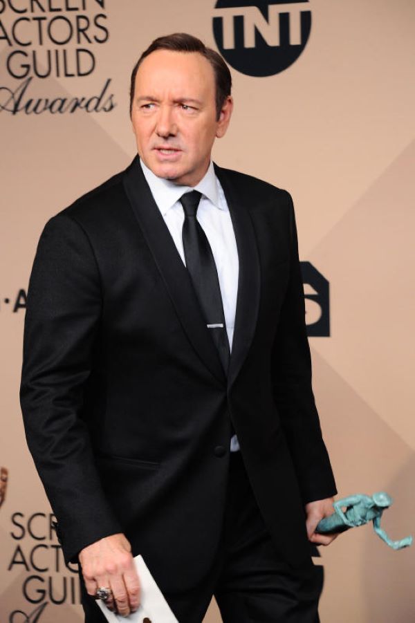 “Trump, Clinton, Spacey e il principe Andrea sull’aereo del pedofilo Epstein”