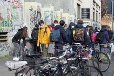 Bari, studente cade dalla finestra e muore: “Aveva preso un brutto voto”