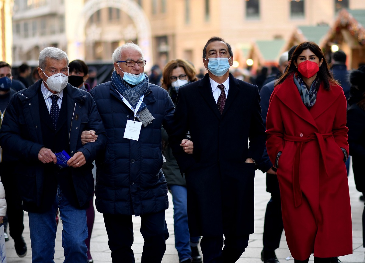 Milano, inaugurato il “Mercatino di Natale” in Duomo. FOTO e VIDEO Milano, inaugurato il “Mercatino di Natale” in Duomo. FOTO e VIDEO