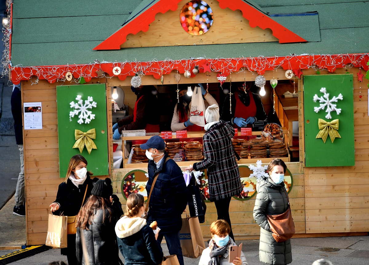 Milano, inaugurato il “Mercatino di Natale” in Duomo. FOTO e VIDEO Milano, inaugurato il “Mercatino di Natale” in Duomo. FOTO e VIDEO