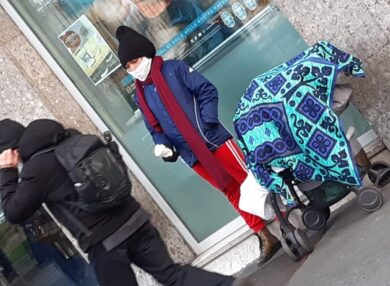 Milano, per loro non è Natale: l’immagine che sta emozionando un quartiere