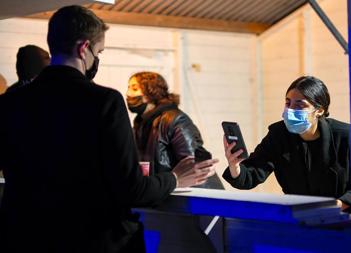 Super Green Pass, e-ticket per bus e metro. Si saprà subito chi è vaccinato