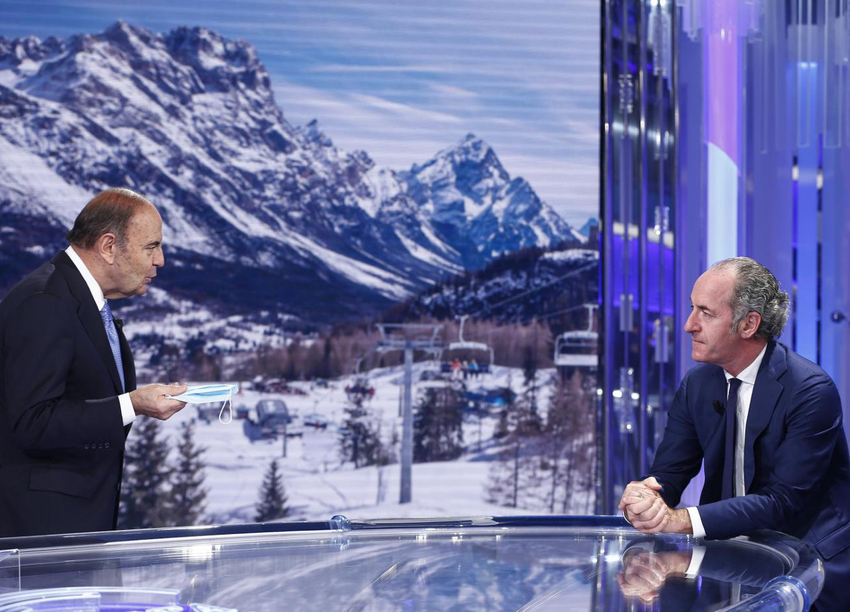 Veneto, basta tamponi delle Asl a chi non ha sintomi. No Vax solo in farmacia