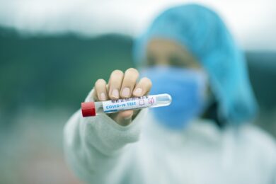 Censis, cresce l’irrazionalità: per 3 mln di italiani il Covid non esiste