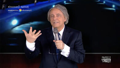 Crozza: Brunetta ha occhi solo per Draghi: “c’è…lo possiamo toccare”