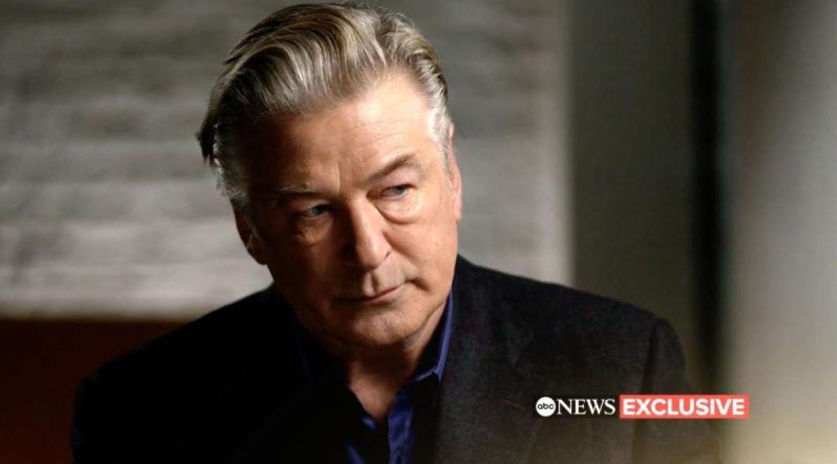 Alec Baldwin, incidente sul set: “Non è colpa mia, mi ha detto lei di sparare” Alec Baldwin, incidente sul set: “Non è colpa mia, mi ha detto lei di sparare”