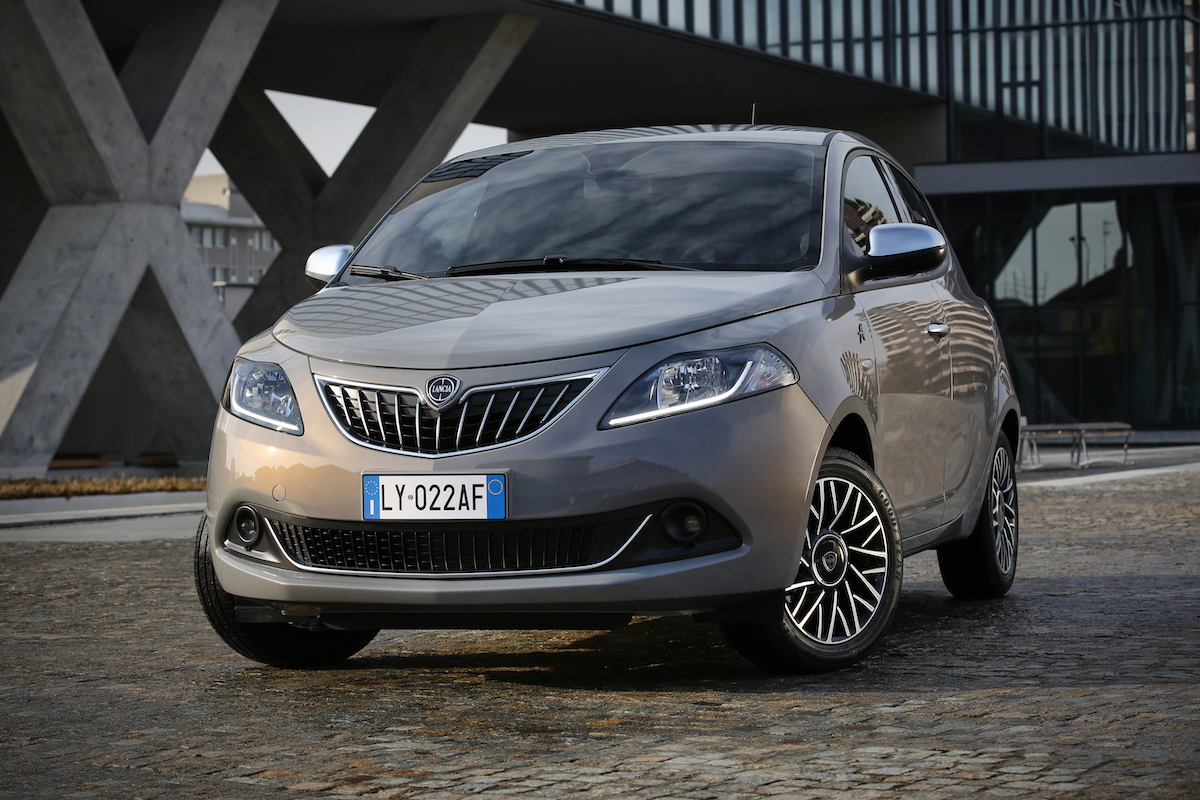 Lancia presenta la nuova serie speciale Ypsilon Alberta Ferretti Lancia presenta la nuova serie speciale Ypsilon Alberta Ferretti
