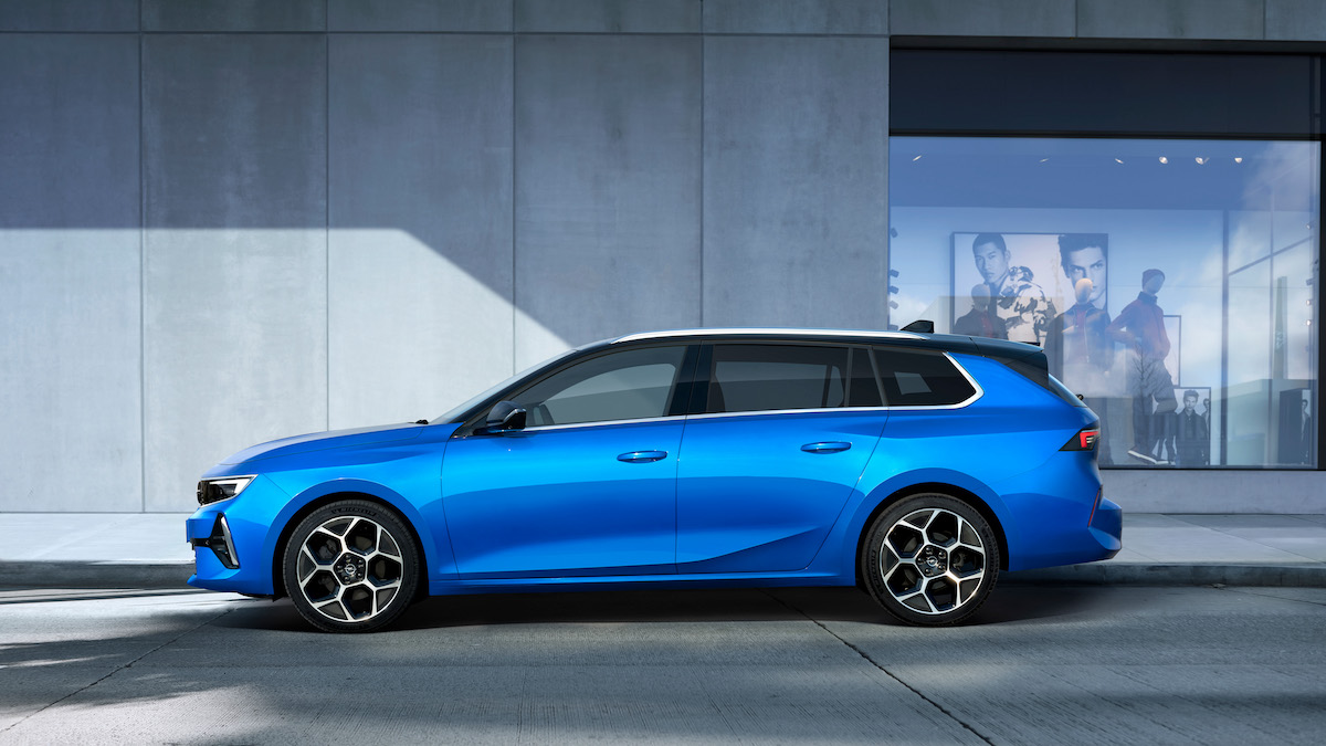 Opel Astra Sports Tourer fa un salto nell’era elettrica e del design Opel Astra Sports Tourer fa un salto nell’era elettrica e del design